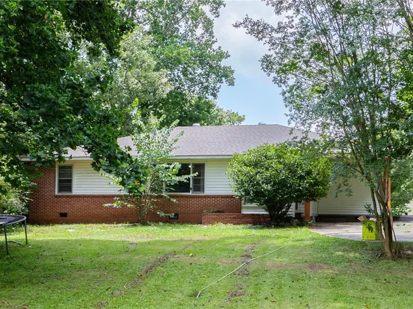 2501 Pineknoll St, Opelika, AL 36804