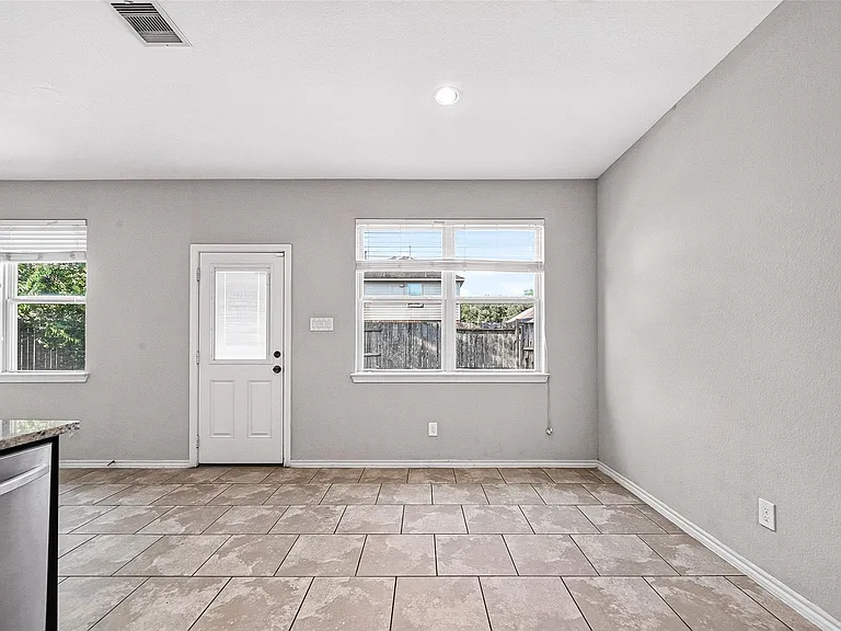 1326 Seagler Pond Ln — Photo 17