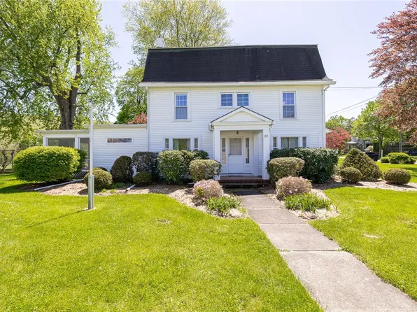 22 Academy St, Naples, NY 14512