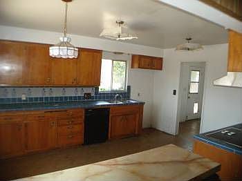 5th image of 605 N 5th St