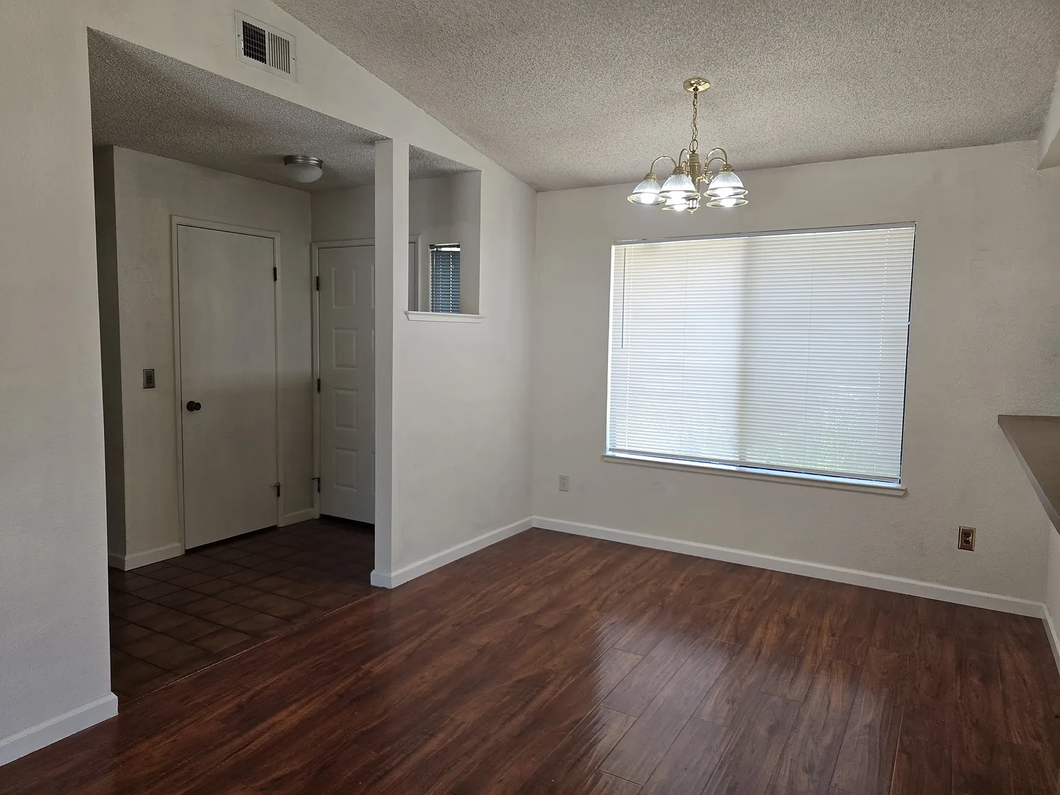 3 bed, 1200 sqft, $2,490 — Photo 2