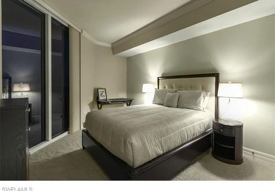 3 bed, 3.5 bath, 2342 sqft, $10,980 — Photo 3