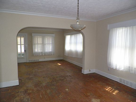3rd image of 1812 Grant Ave