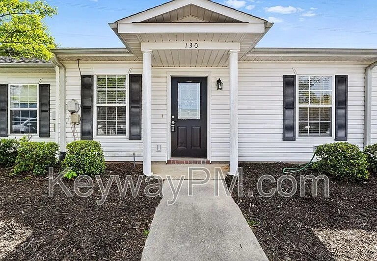 130 Bennington Ln — Photo 1