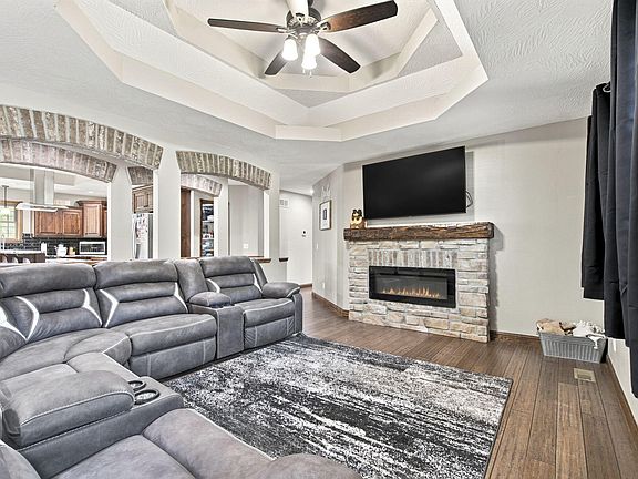 5th image of 1295 Spring Valley