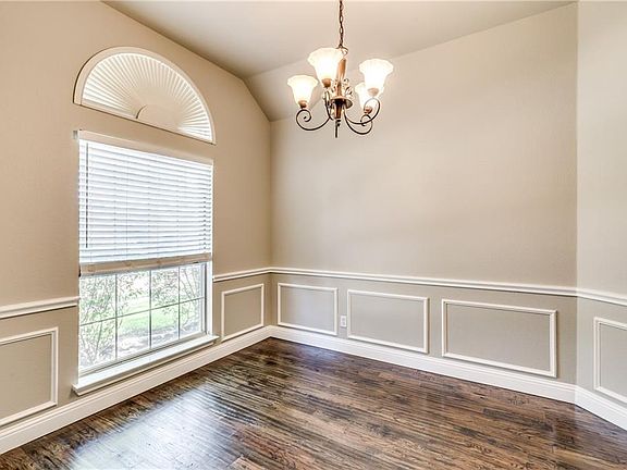 3rd image of 8017 Alderwood Dr