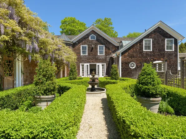 28 S Menantic Rd, Shelter Island, NY 11964