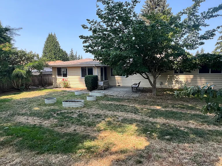 2517 NE 24th St — Photo 35