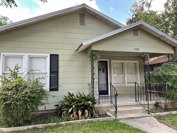 2nd image of 588 S Castell Ave