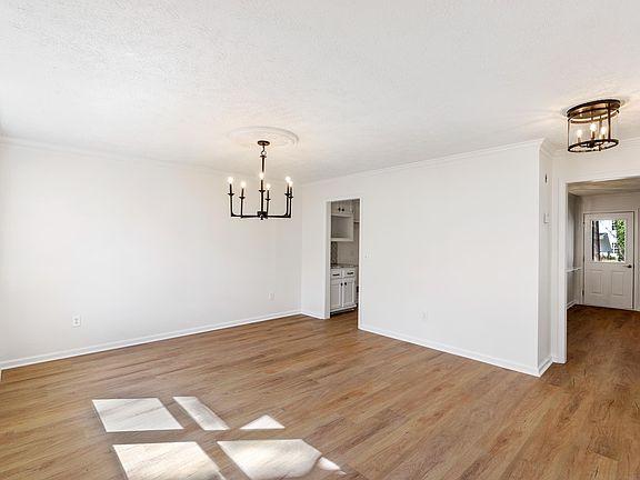 5th image of 107 Sturbridge Dr