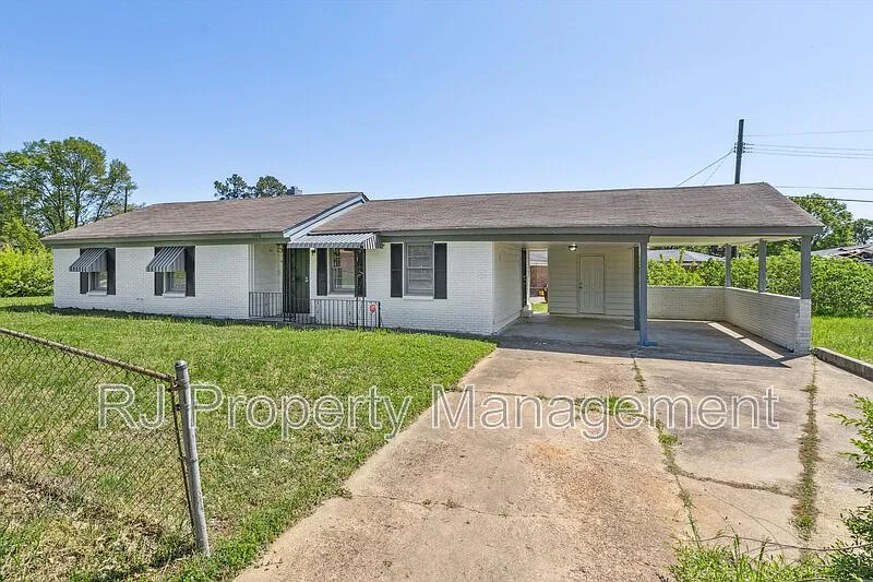 4 bed, 2.0 bath, $1,395 — Photo 1