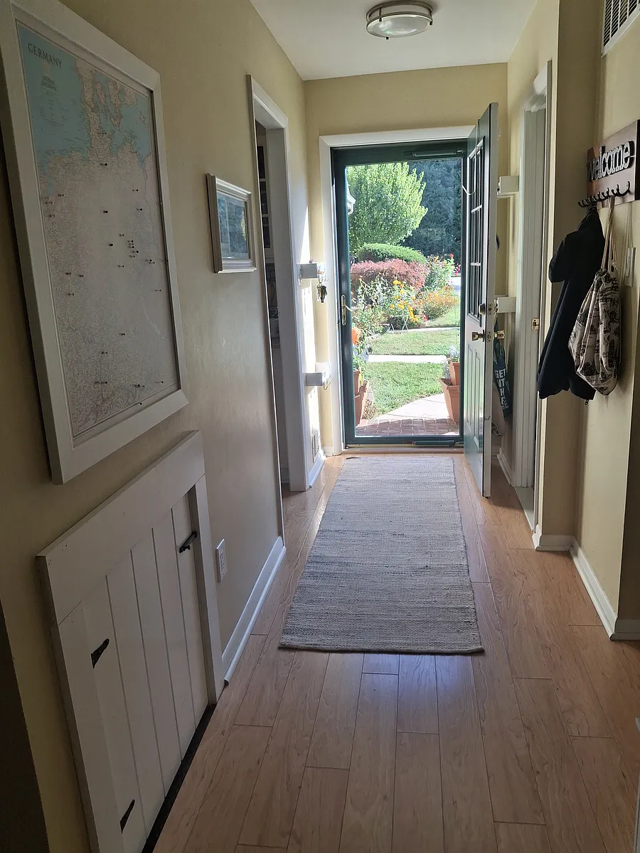 Entrance - 33 Bellows Ct
