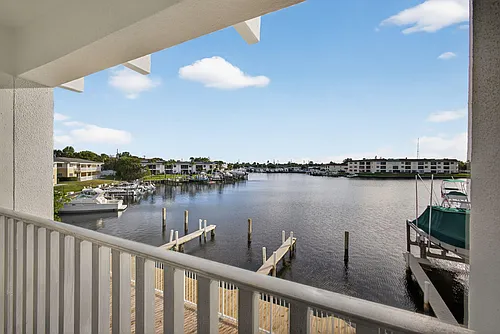 624 Southwind Cir #4 Photo 1