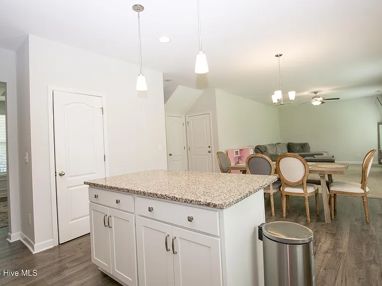 88 Kensington Dr — Photo 16