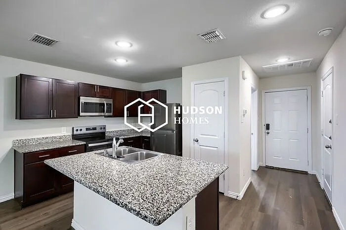 1720 E 10th Ave — Photo 5