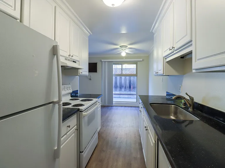 4747 Atherton Ave — Photo 4