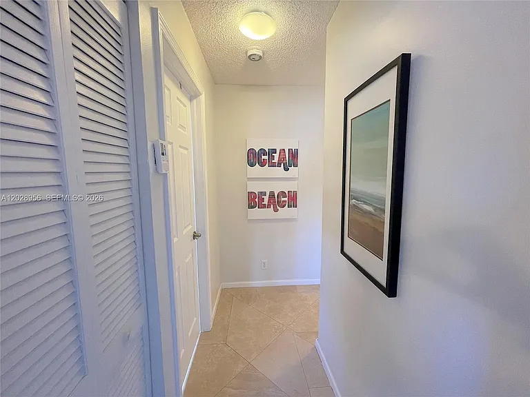 4923 SW 33rd Way — Photo 5