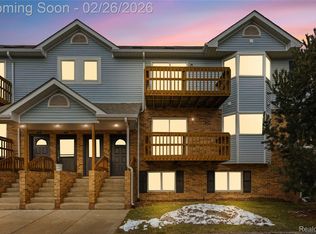 253 Pinewood Cir, Plymouth, MI