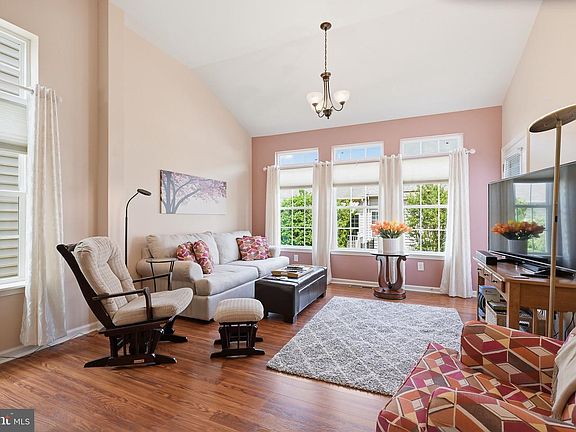 3rd image of 224 Anita Ct