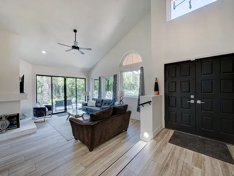 1358 W Meadow Green Ln — Photo 15