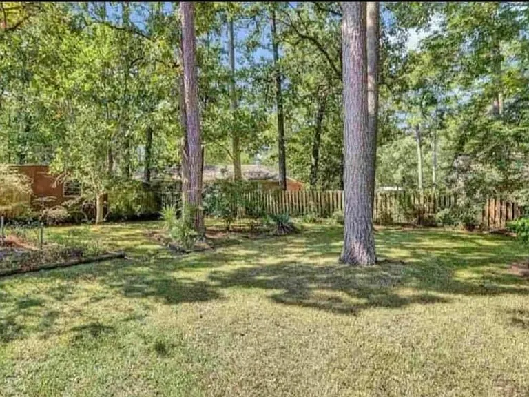 1108 Martin Dr — Photo 6