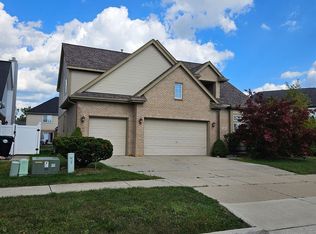 26803 Royal Dr, Woodhaven, MI 48183