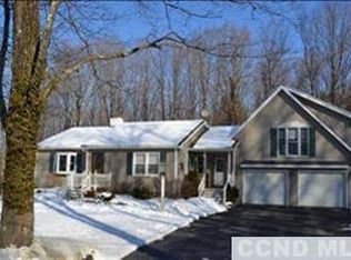 300 Rowe Rd, Red Hook, NY 12571