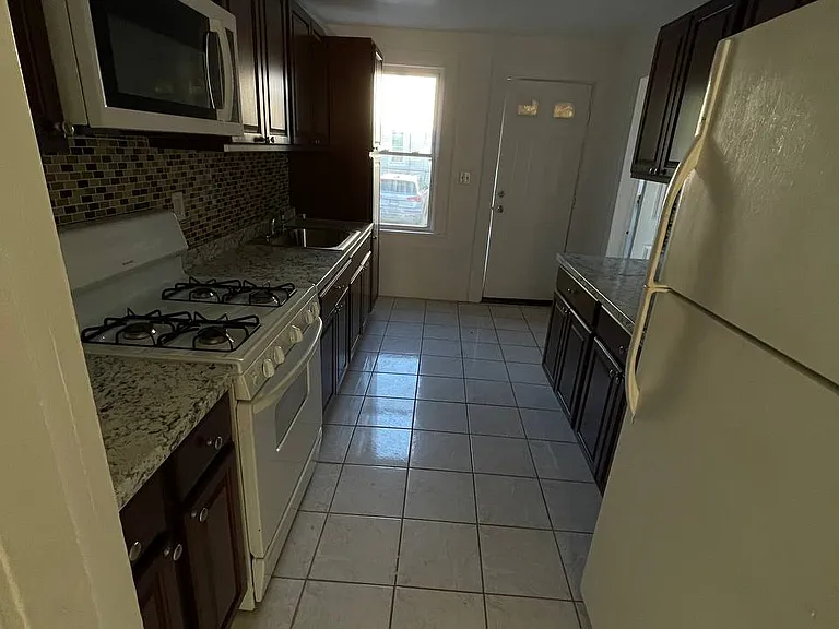 672 Brooks St #672 — Photo 25