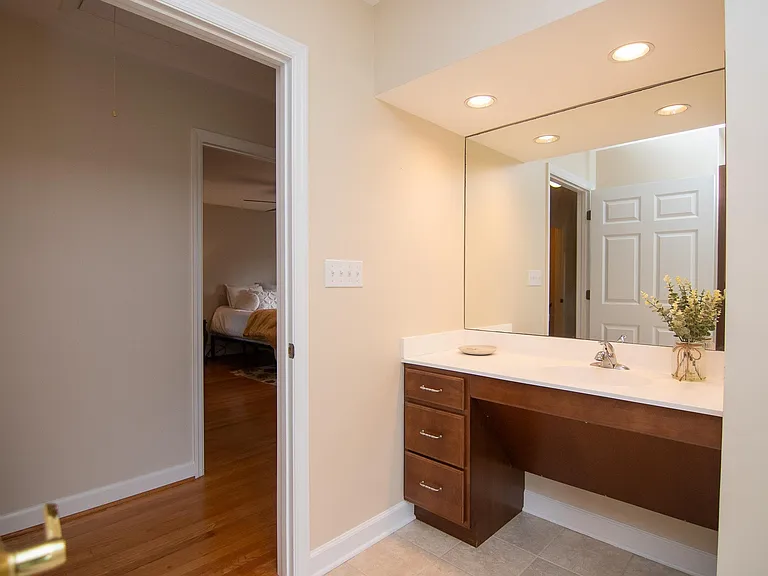 1313 Grove Rd — Photo 24