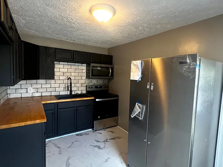 124 Eastwood Ave — Photo 6