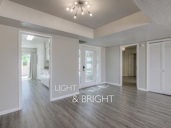 3rd image of 32 Casa Hermosa Dr NE