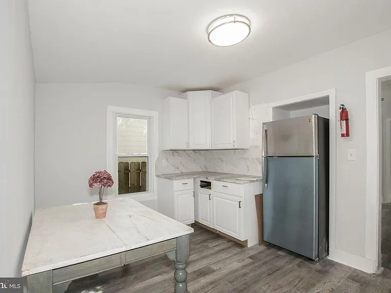 307 S 3rd St — Photo 9