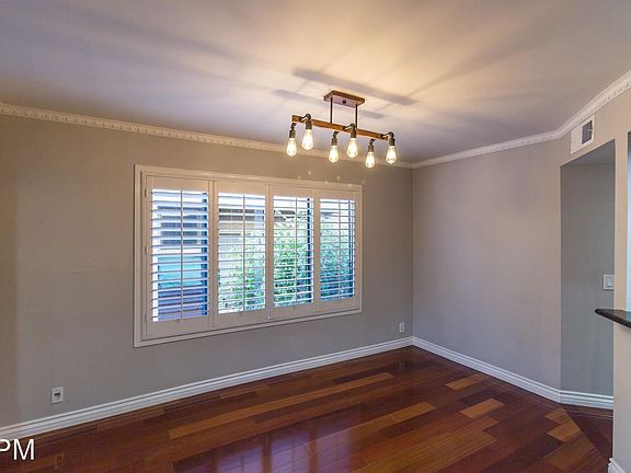 4th image of 1124 E Chestnut St Unit 30
