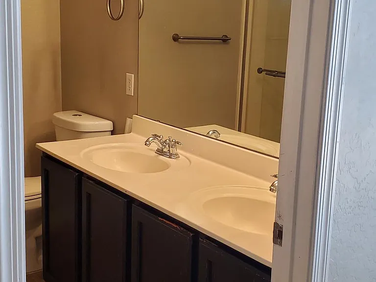 1708 E Christopher St — Photo 12