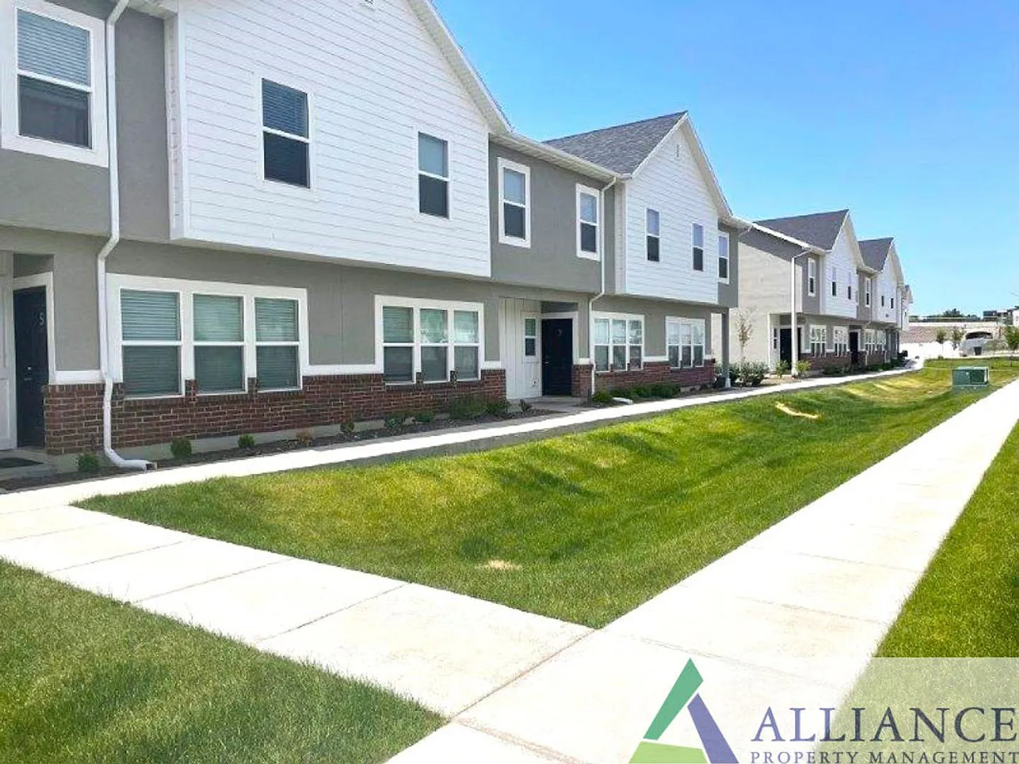 Modern 3-Bed Townhome with 2-Car Garage & Private Balcony in Clearfield | Up to 8 Weeks Rent Free! — Photo 1