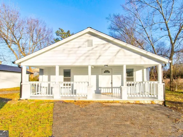 54 School St NE, White, GA 30184