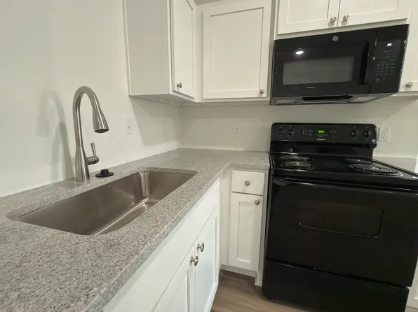 1025 E Hobson Ave Unit B, Sapulpa, OK 74066