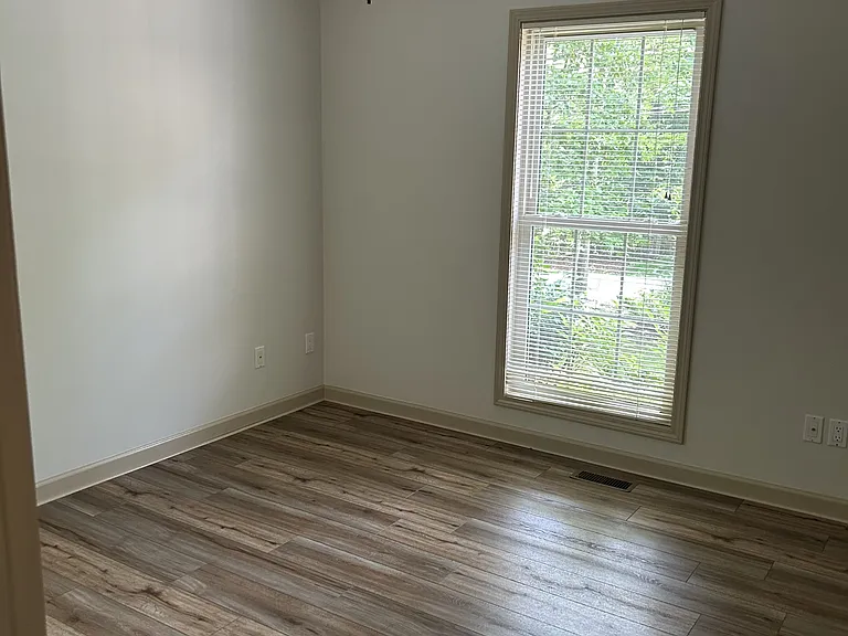 129 Ivy Ln — Photo 22