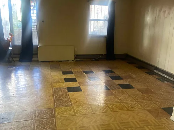 22-14 42nd St #1, Astoria, NY 11105