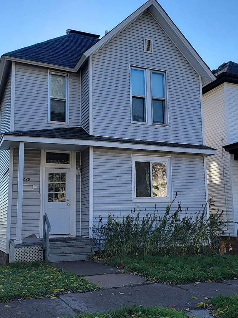 JUNE 2026 - Duluth MN - 6 Bed - 2 Bath — Photo 1