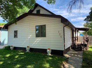 726 2nd St SW, Jamestown, ND 58401