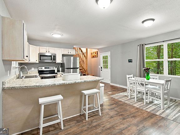 5th image of 821 Winston Drive Ext