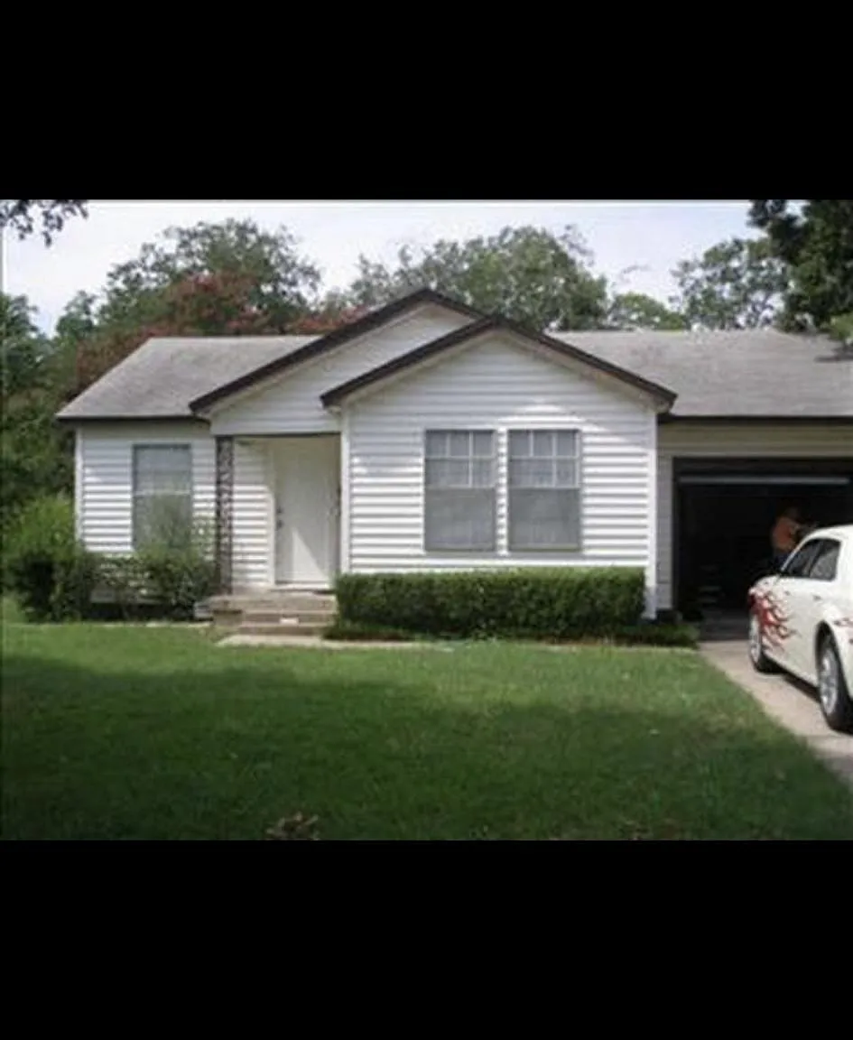 2 bed, 980 sqft, $1,900 — Photo 1