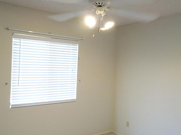 3rd image of 5435 N 73rd Ln