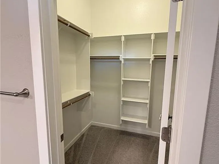 2359 W Houston St — Photo 18
