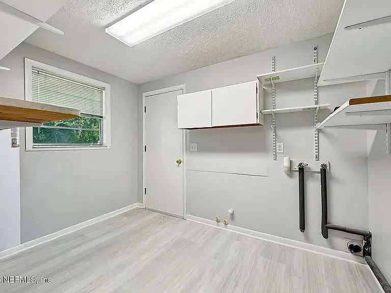4718 Redstone Dr — Photo 11