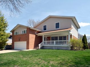 631 S George St, Mount Prospect, IL 60056