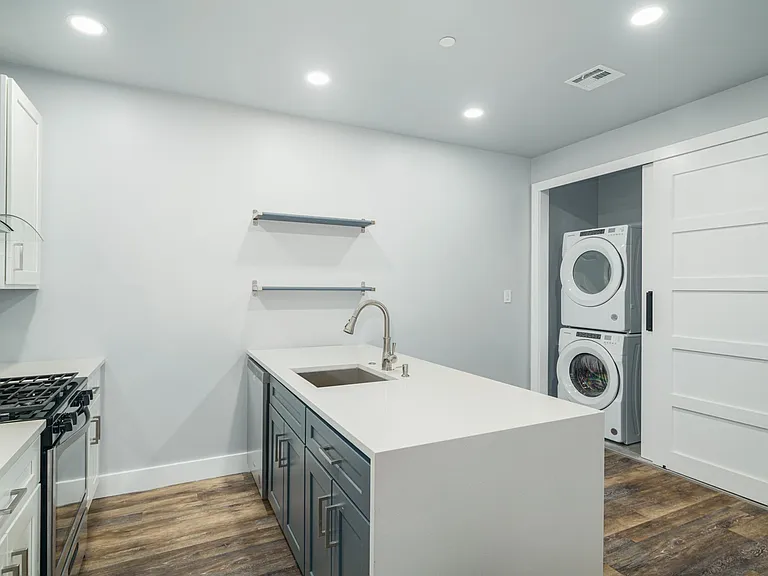 342 W Queen Ln #6 — Photo 5