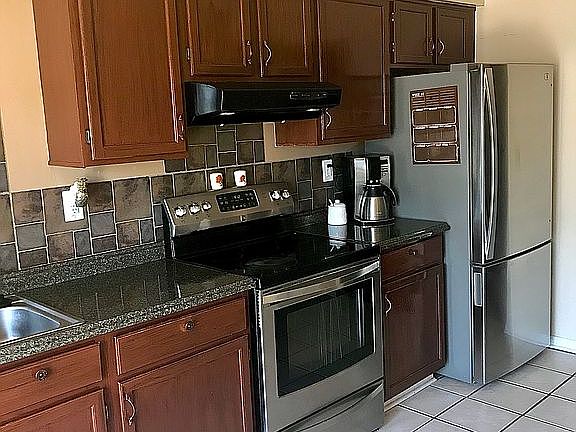 3rd image of 1929 Glen View Ct