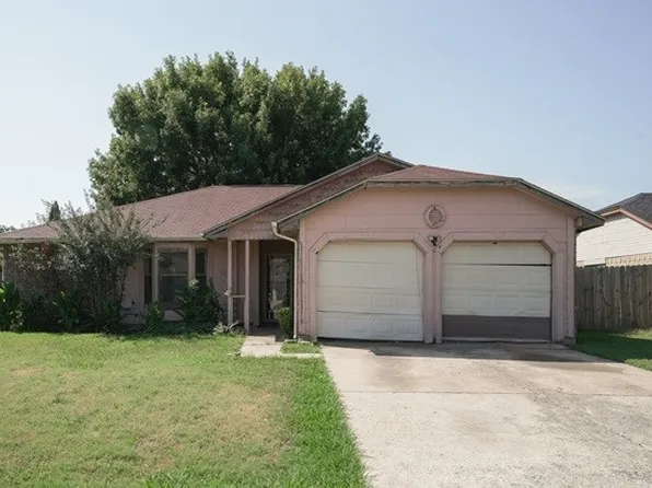 2641 Berkshire Ln, Grand Prairie, TX 75052